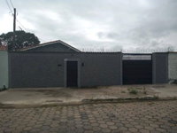 Casa com 3 quartos, 1 banheiro e 1 vaga de garagem, ocupada