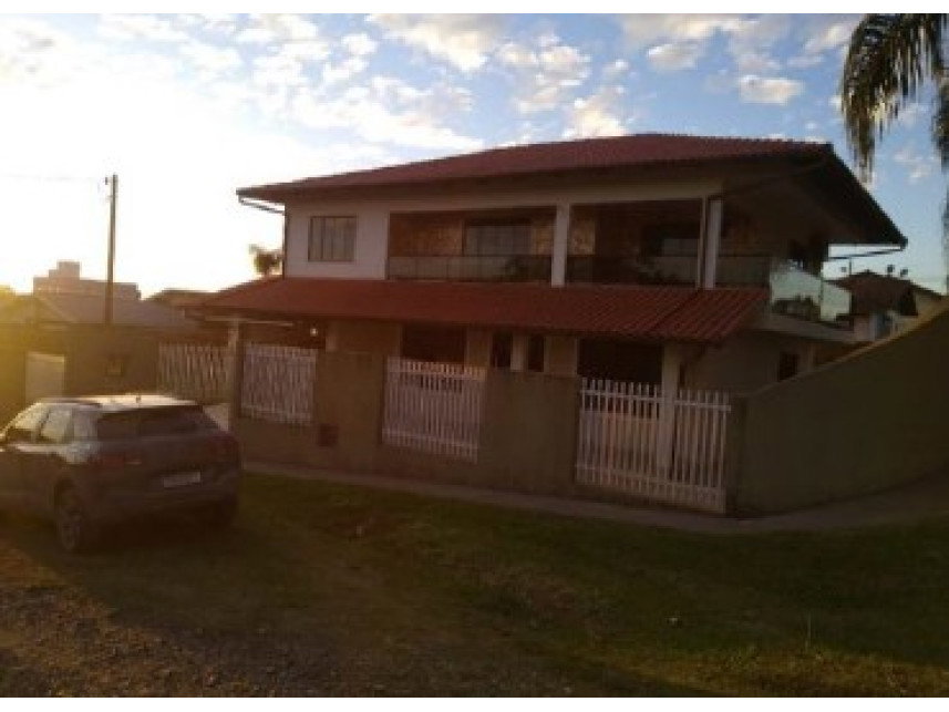 Casa ocupada com 262,04m² construídos
