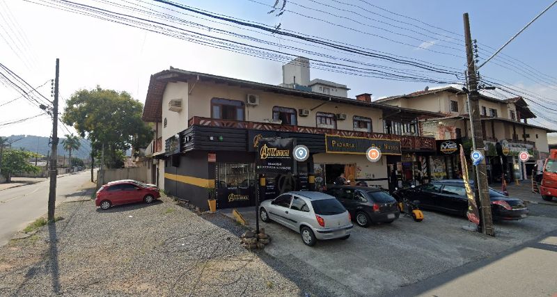 Terreno + Apartamento + 4 Salas Comerciais em Joinville