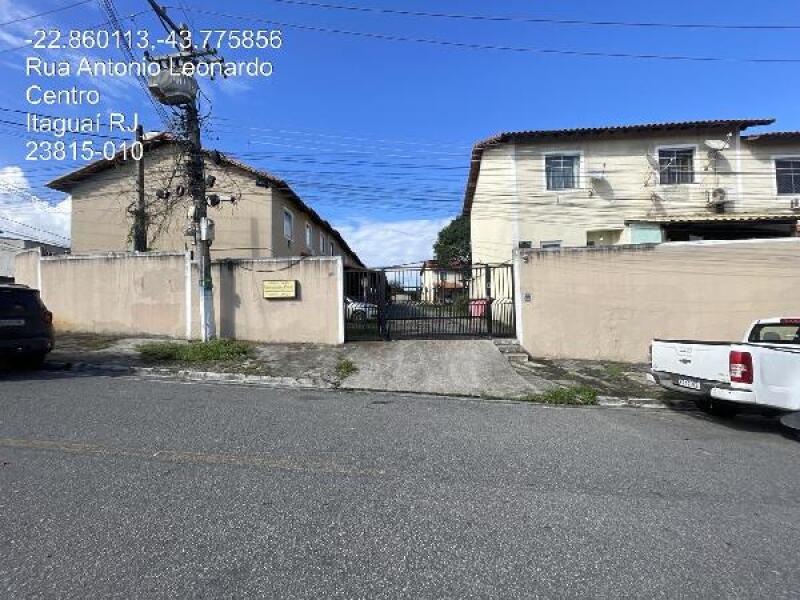 Casa com 2 quartos, 2 banheiros, 53.97m²