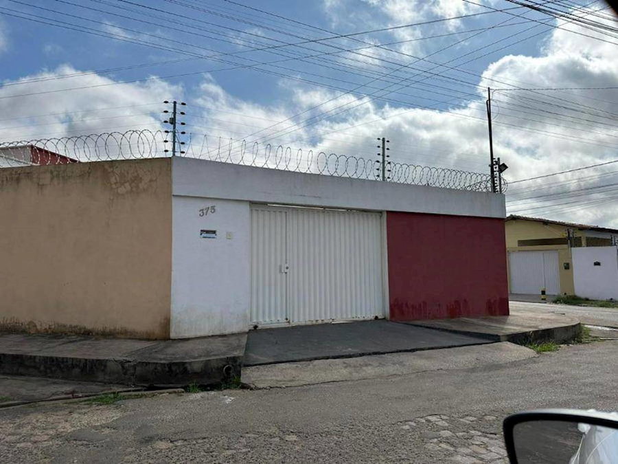 Casa com 2 quartos, 1 banheiro e 123,11m² construídos