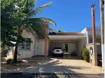Casa com 210,86m² em Condomínio Fechado