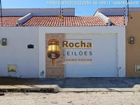 Casa com 2 quartos, 2 banheiros e 1 vaga de garagem