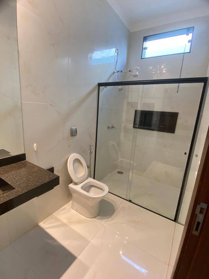 Casa com 314m² construída, 3 quartos, 2 banheiros, vaga para garagem, ocupada
