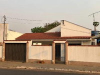 Casa padrão com 3 dormitórios e 2 banheiros em Arenápolis