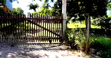 Amplo Terreno com Casa e Piscina na Praia do Rosa