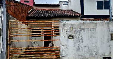 Casa com 2 Quartos e 1 Vaga em Serrotão