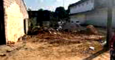 Casa com 3 quartos, 2 banheiros, varanda e 1 vaga de garagem