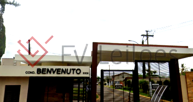 Residência de Alto Padrão com Piscina e Jardim em Piracicaba
