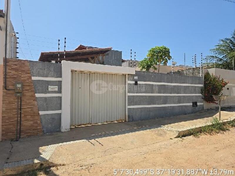 Casa com 2 quartos, 1 banheiro e 1 vaga, 62.91 m²