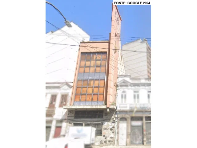 Prédio comercial com terreno útil e alto potencial