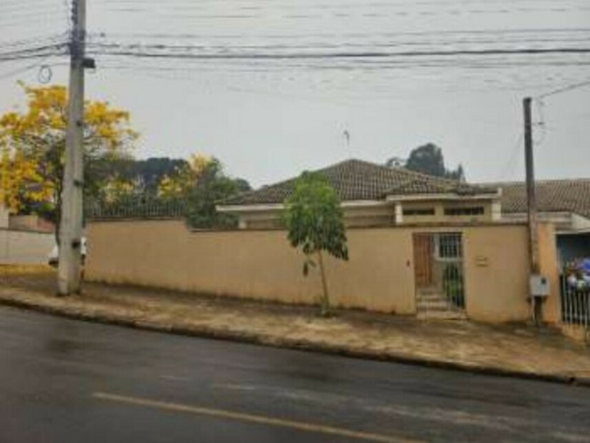 Casa em Leilão com 4 Quartos e 2 Banheiros