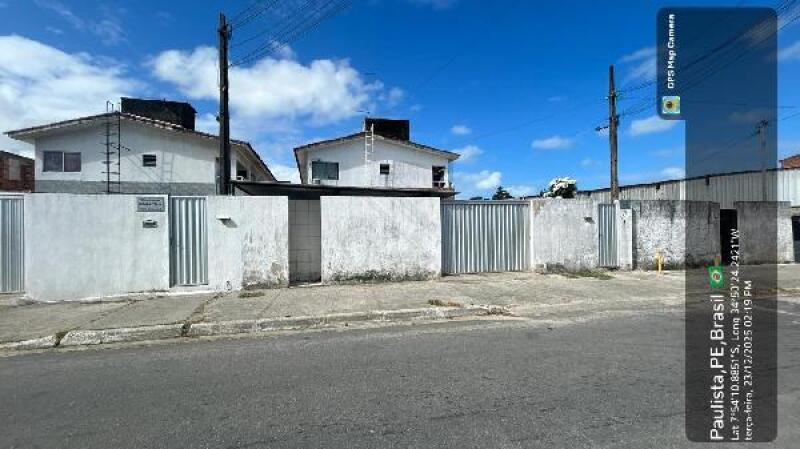 Casa com 3 quartos, 2 banheiros e 1 vaga em Paulista/PE