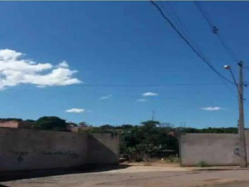 Terreno com benfeitorias em Guaranésia/MG