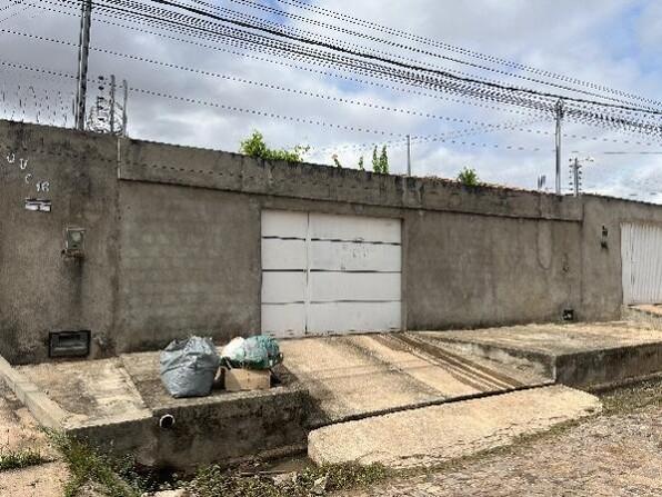 Casa com 3 quartos, 1 banheiro, varanda e 1 vaga de garagem, 61,92m² construída
