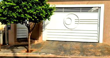 Casa com 2 Quartos e 2 Vagas no Jardim Cristo Redentor