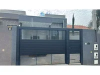 Casa com 2 dormitórios, 1 suíte e garagem em José Bonifácio