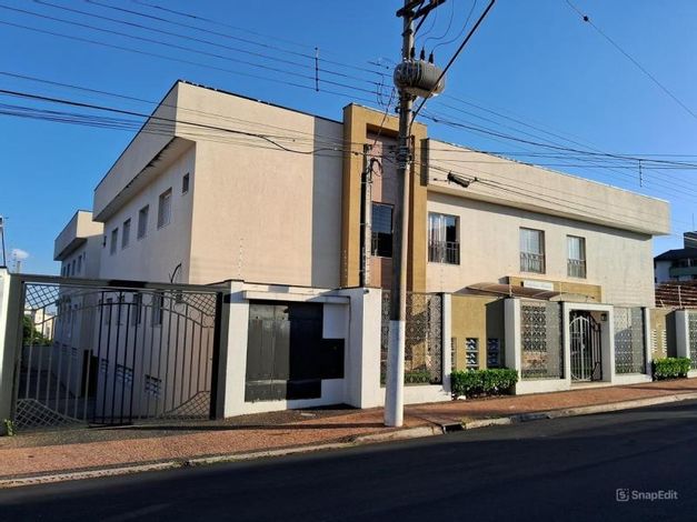 Apartamento 3 dormitórios com 2 vagas em Rio Claro
