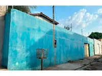 Casa Ocupada com 2 Lotes e 196.70m² de Área Construída