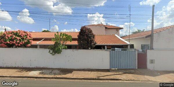 Casa aconchegante com 60m² construídos e terreno de 370m²