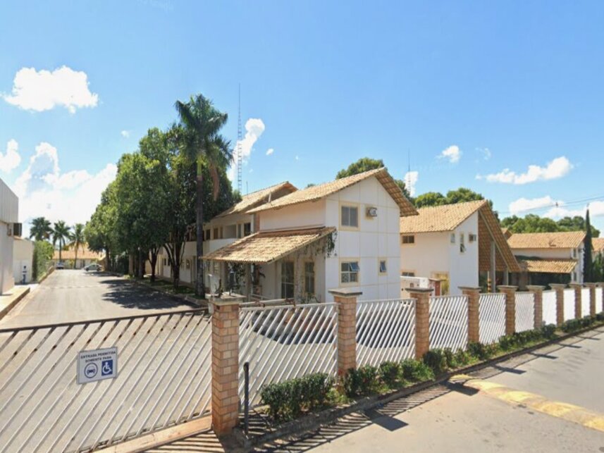 Casa com 2 quartos, 3 banheiros e 3 vagas em Caldas Novas