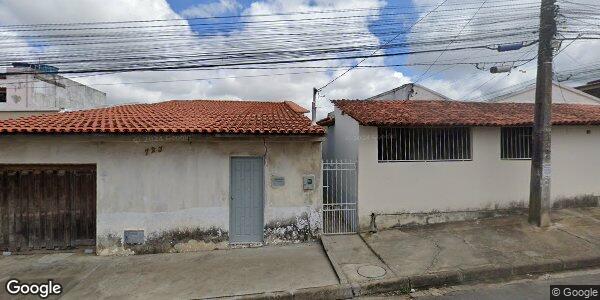 Casa com 3 quartos e quintal em ótima localização