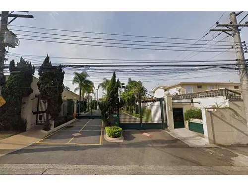 Casa Ocupada no Jardim Paraventi com Quintal Amplo