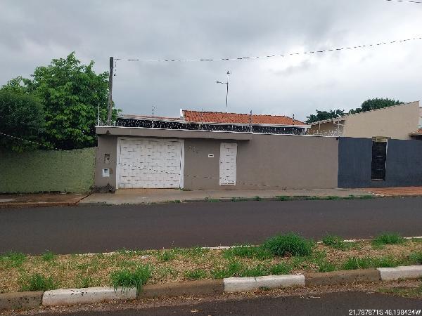 Casa com 2 quartos, 1 banheiro, 2 vagas e área construída de 56,43 m²