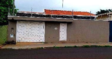 Casa com 2 quartos, 1 banheiro, 2 vagas e área construída de 56,43 m²