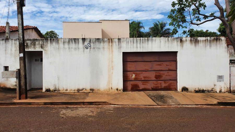 Casa padrão com 1 quarto, 1 banheiro, 1 vaga, 69.9m² construída, ocupada