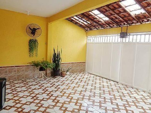 Casa Ocupada com 1 Quarto e 7 Banheiros em Duque de Caxias