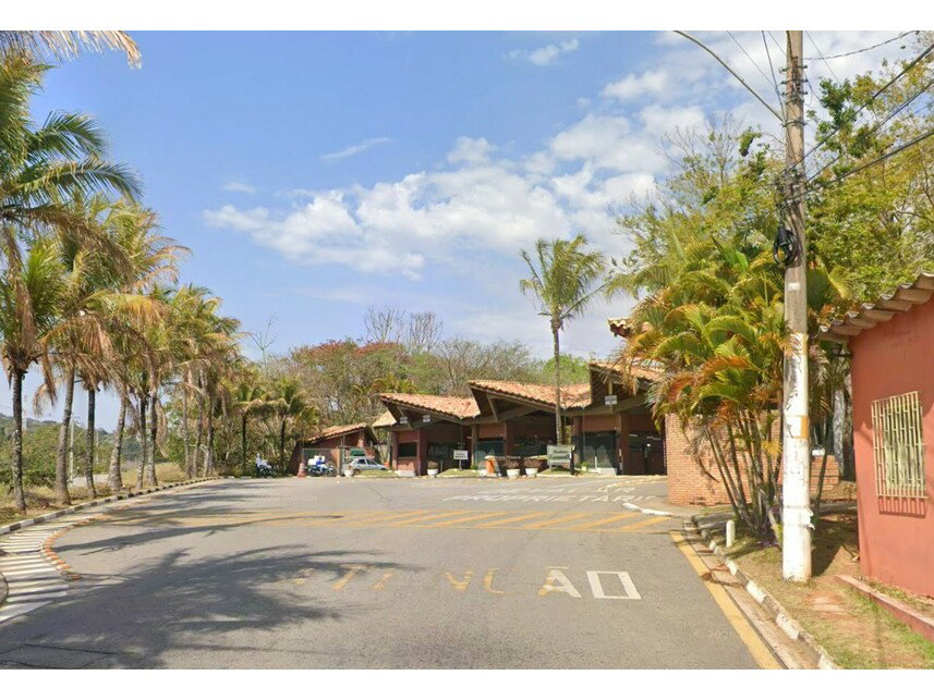 Casa 4 suítes, 4 vagas e 300 m², ocupada