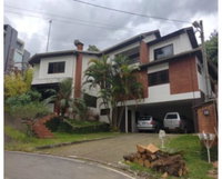Casa com 382m² em condomínio exclusivo - 3 quartos e 2 banheiros - Ocupada
