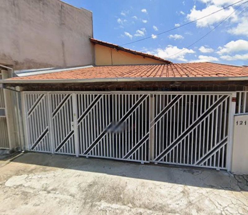 Casa com 42,28m² construídos e terreno de 180m²