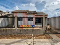 Casa com 2 quartos, varanda e 1 vaga de garagem