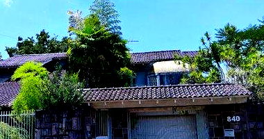 Sobrado amplo 4 quartos, 3 banheiros, 2 vagas, piscina e salão de festas