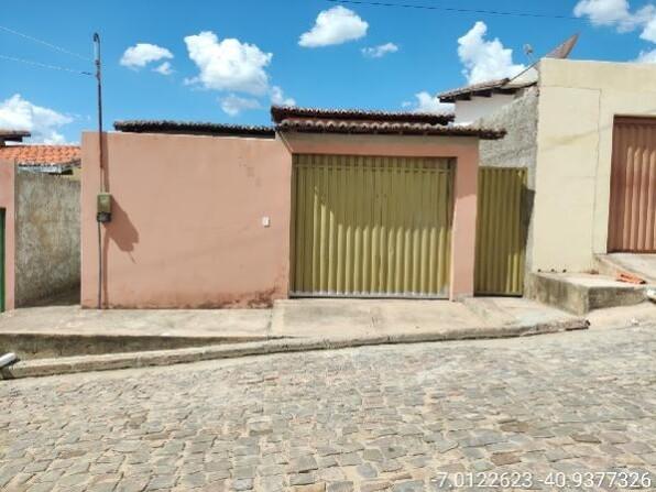 Casa com 2 quartos, 1 banheiro, 70m² área privativa, terreno 160m²