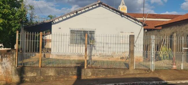 Casa em Iacanga com 228,80m²