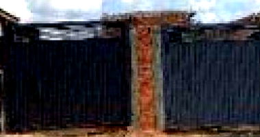 Terreno em Mogi Guaçu com Construção Inacabada