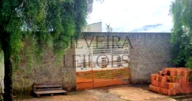 Terreno com construção irregular em Tatuí/SP