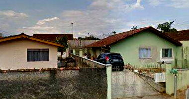 Casa geminada com 3 quartos, 2 banheiros e 1 vaga, área construída 87m²