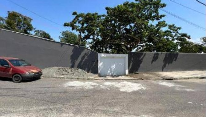 Casa padrão 3 quartos, 2 banheiros, 1 vaga, 116m² desocupada