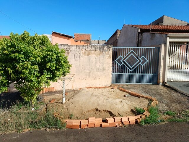 Terreno com Casa em Londrina - 250m²