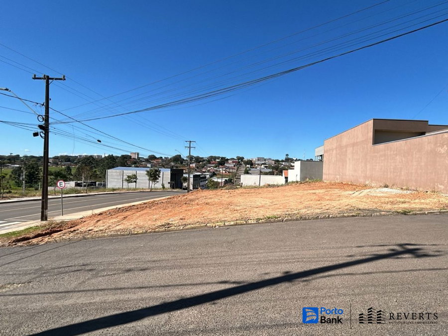 Terreno de 235 m² em loteamento planejado