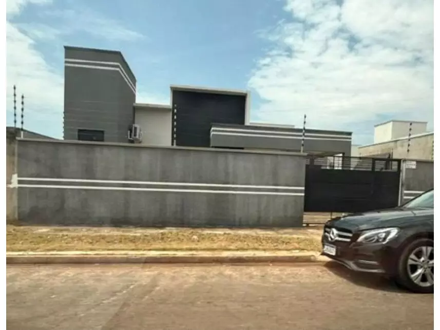 Casa em Leilão com 3 Quartos e 1 Banheiro