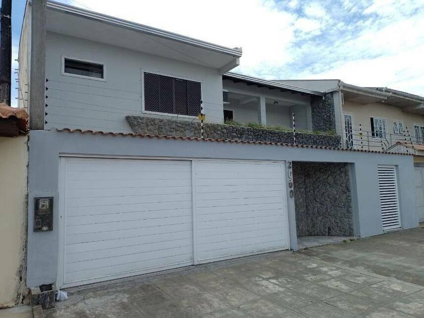 Casa Ocupada com 2 Vagas em Campo Grande - Paranaguá/PR