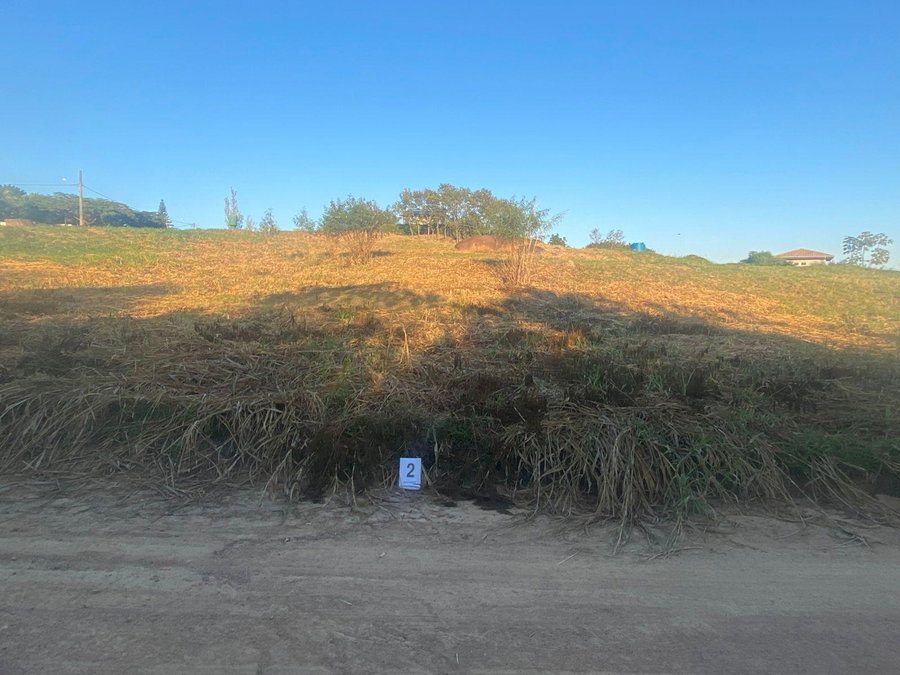 Terreno amplo de 2700m² sem benfeitorias, excelente padrão