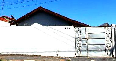 Casa com 3 quartos, 1 banheiro, 1 vaga, 117m² construída, ocupada
