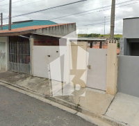 Casa aconchegante com 1 quarto, banheiro e área de serviço