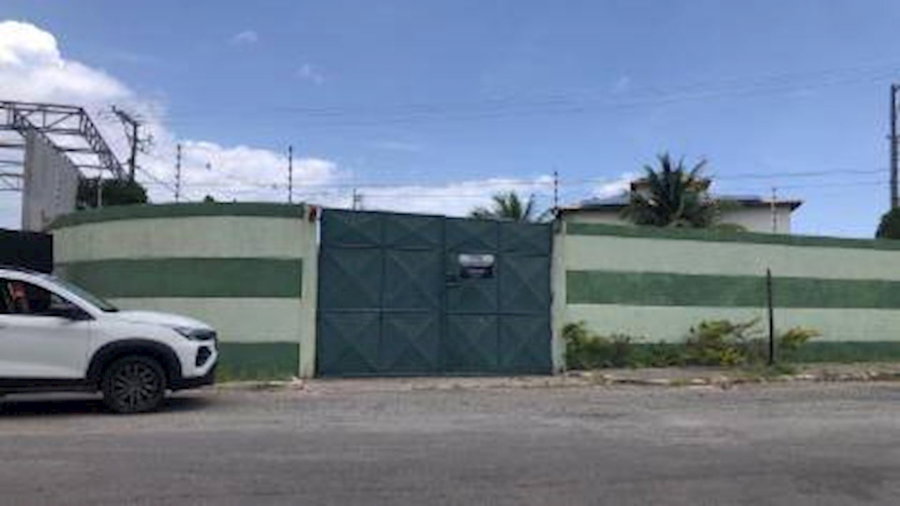 Casa com 4 quartos e 4 banheiros no Centro de Camaçari/BA
